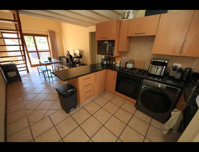2 BEDROOM APARTMENT FOR SALE IN SUNNINGHILL